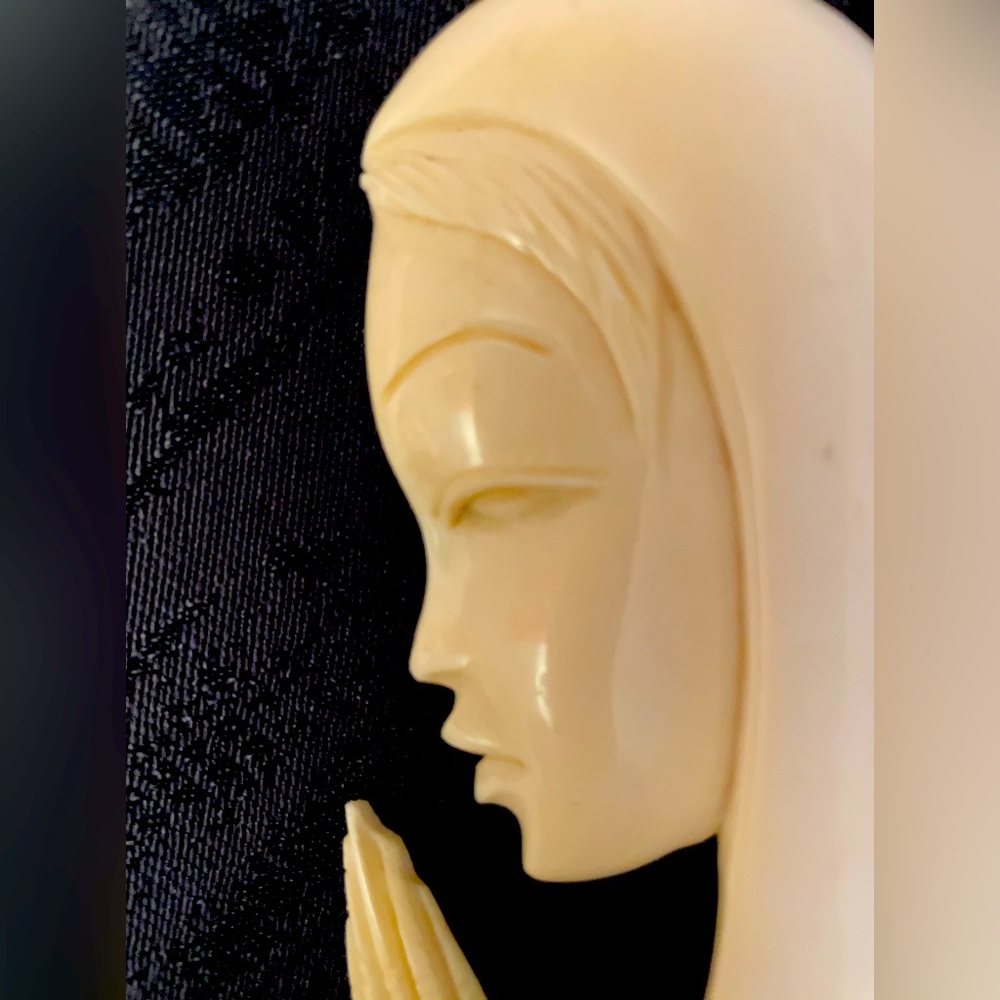 African Ivory carving. Pre embargo Hand carved. Mother & child. Great Xmas gift